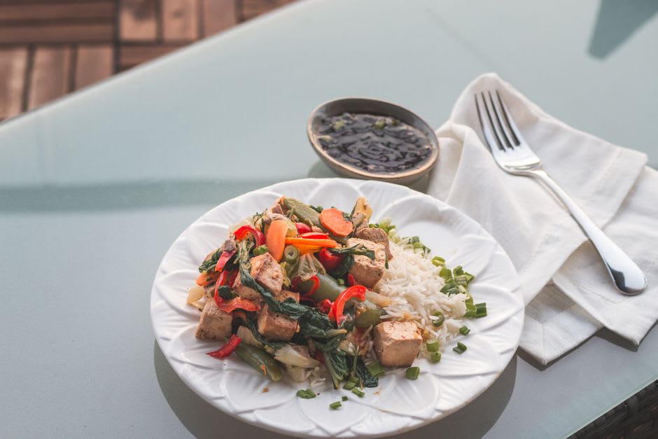 Tofu grelhado com legumes ao shoyu