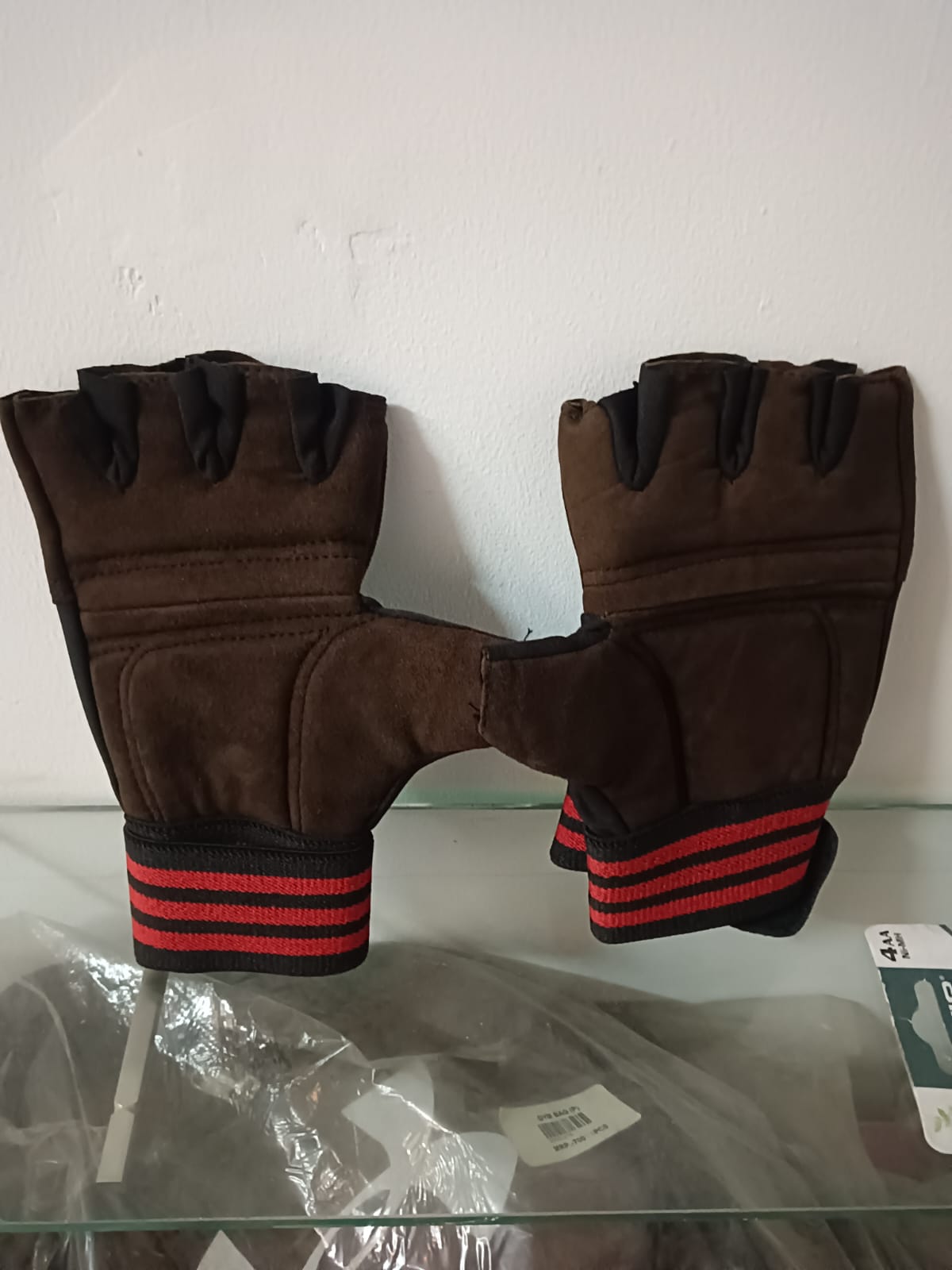 GLOVES (P)