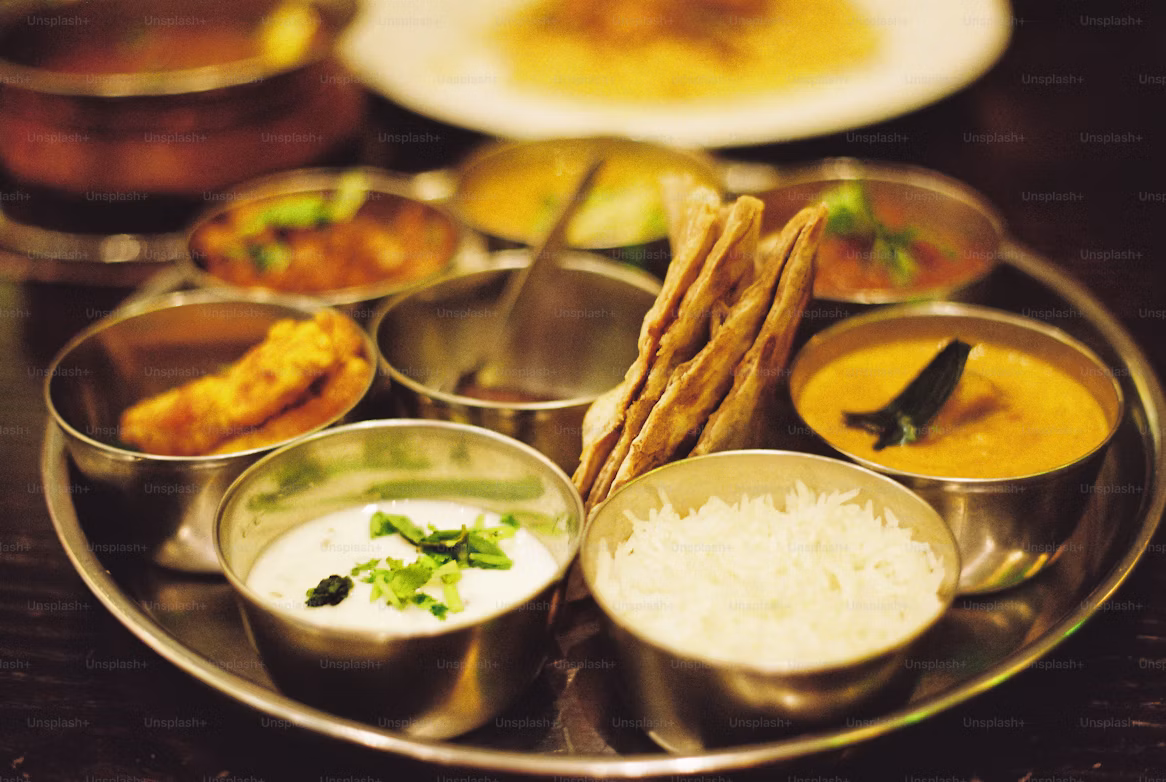 Comidas Indianas que Você Precisa Experimentar: Uma Viagem pelos Sabores da Índia