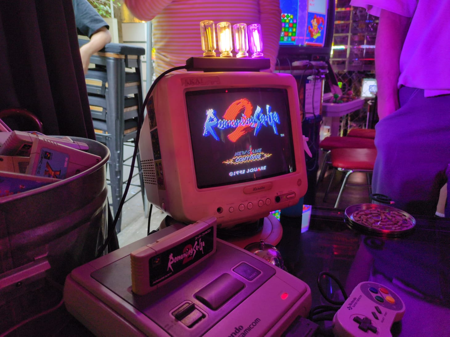 九龍電脳東京湯島遊戯酒吧のスーファミで起動したロマサガ2の画面