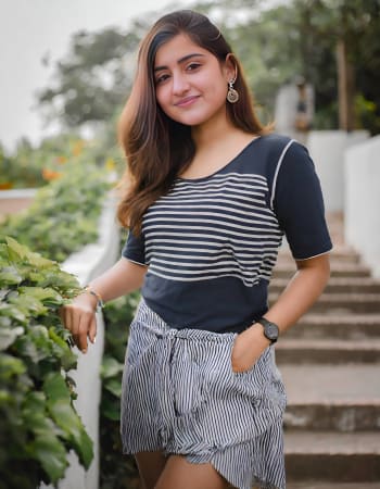 - Escort in Mumbai Photos 1 of 4