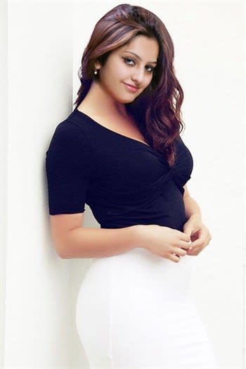 Queen of magic hand - Escorts in Mumbai Photo-2 of 4