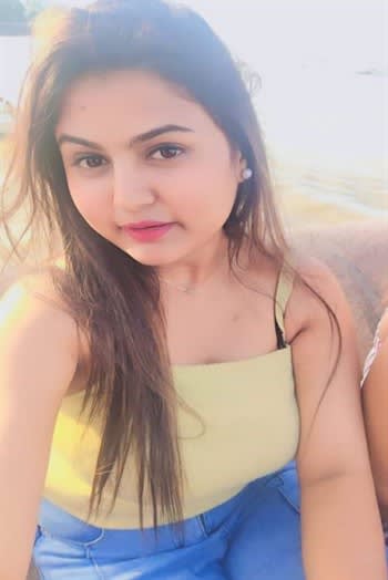 Young call girl Shalini- Escorts in Mumbai Photo-3 of 4