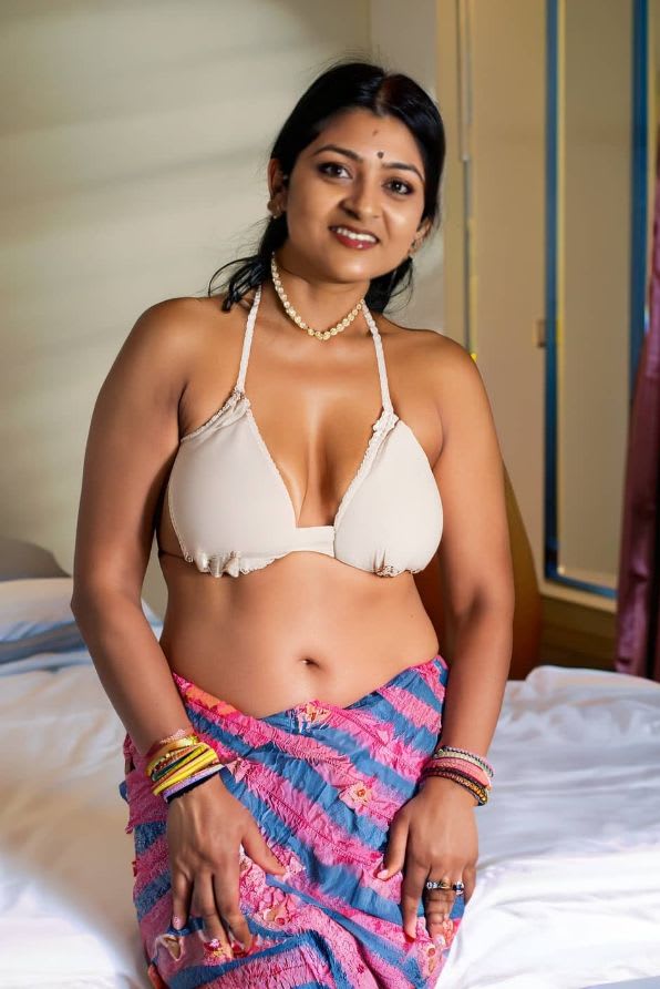 Bhavana Aunty Escort- Escorts in Mumbai Photo-5 of 5