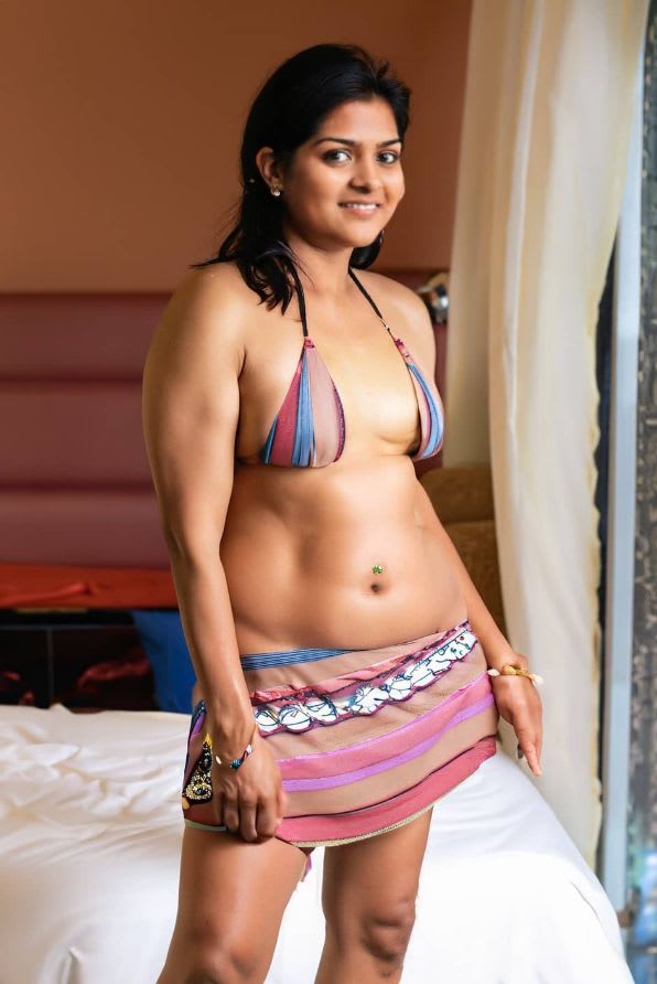 Desi housewife - Escorts in Mumbai Photo-2 of 4