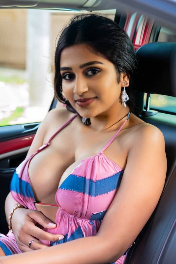 Curvy Escort girl - Escorts in Mumbai Photo-4 of 4