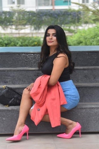 Bar Dancer -Escort in Mumbai Photos Photos 1 of 2