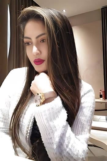 Real Meet or Cam Show -Escort in Mumbai Photos Photos 1 of 3