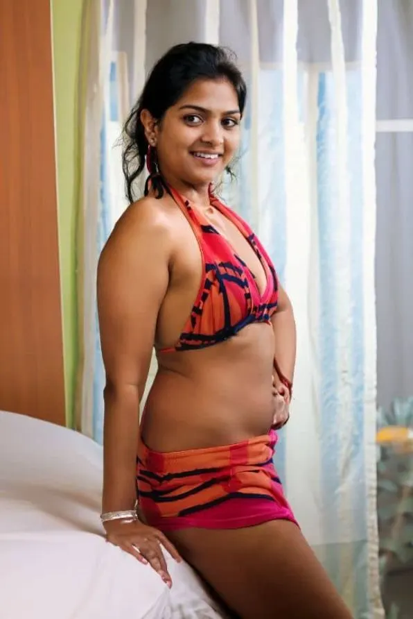 Desi housewife -Escort in Mumbai Photos Photos 1 of 5