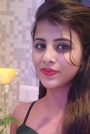 hostel girl Escort-Escort in Mumbai Photos Photos 1 of 4