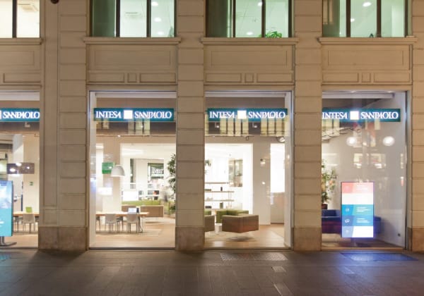 corporate.communication@intesasanpaolobank.al