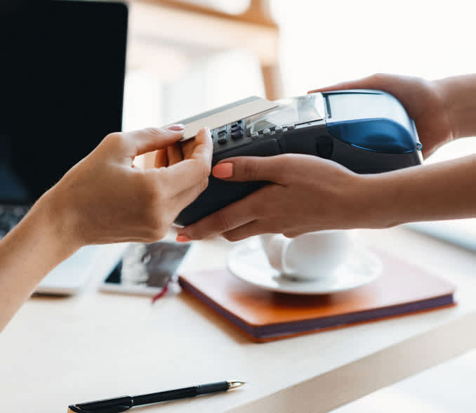 brezsticno placevanje z bancno kartico na POS terminalu