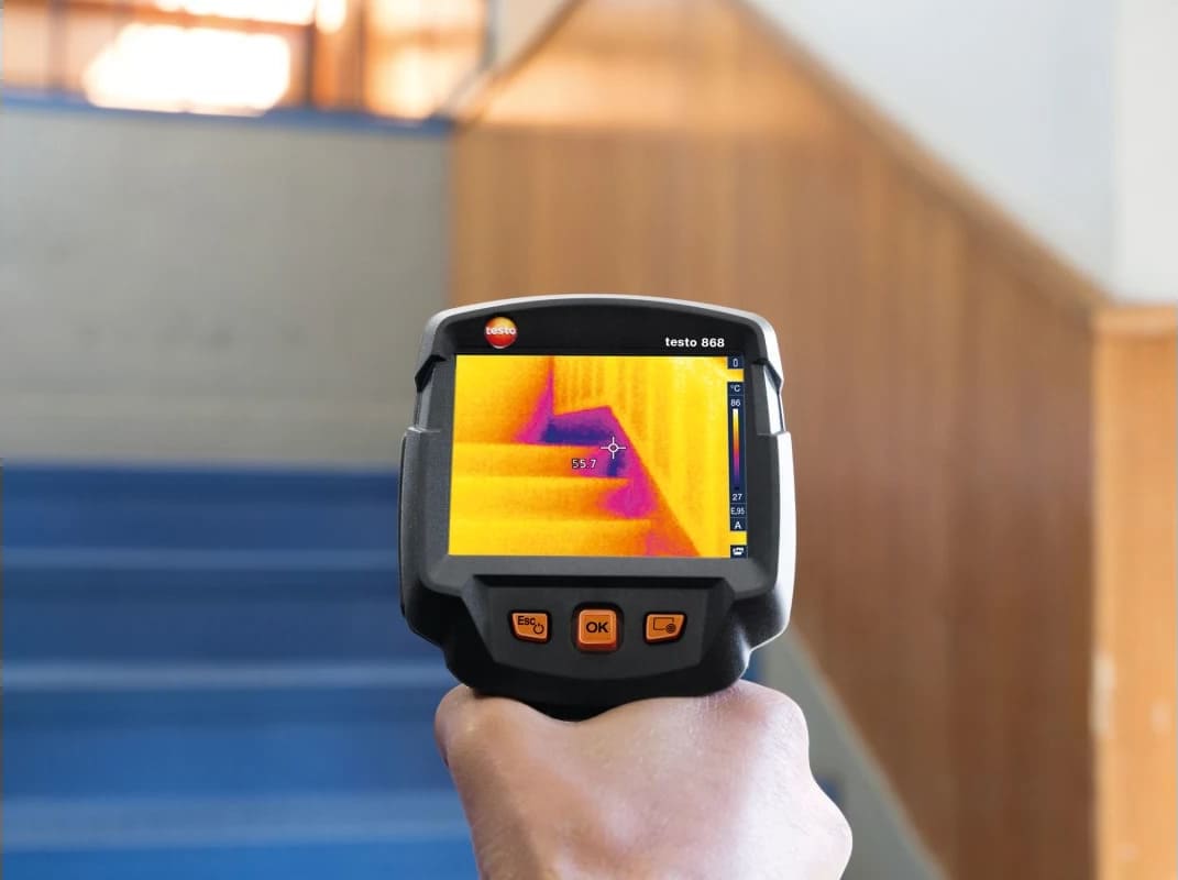 Inspeção termográfica em painel elétrico com o termovisor testo 868