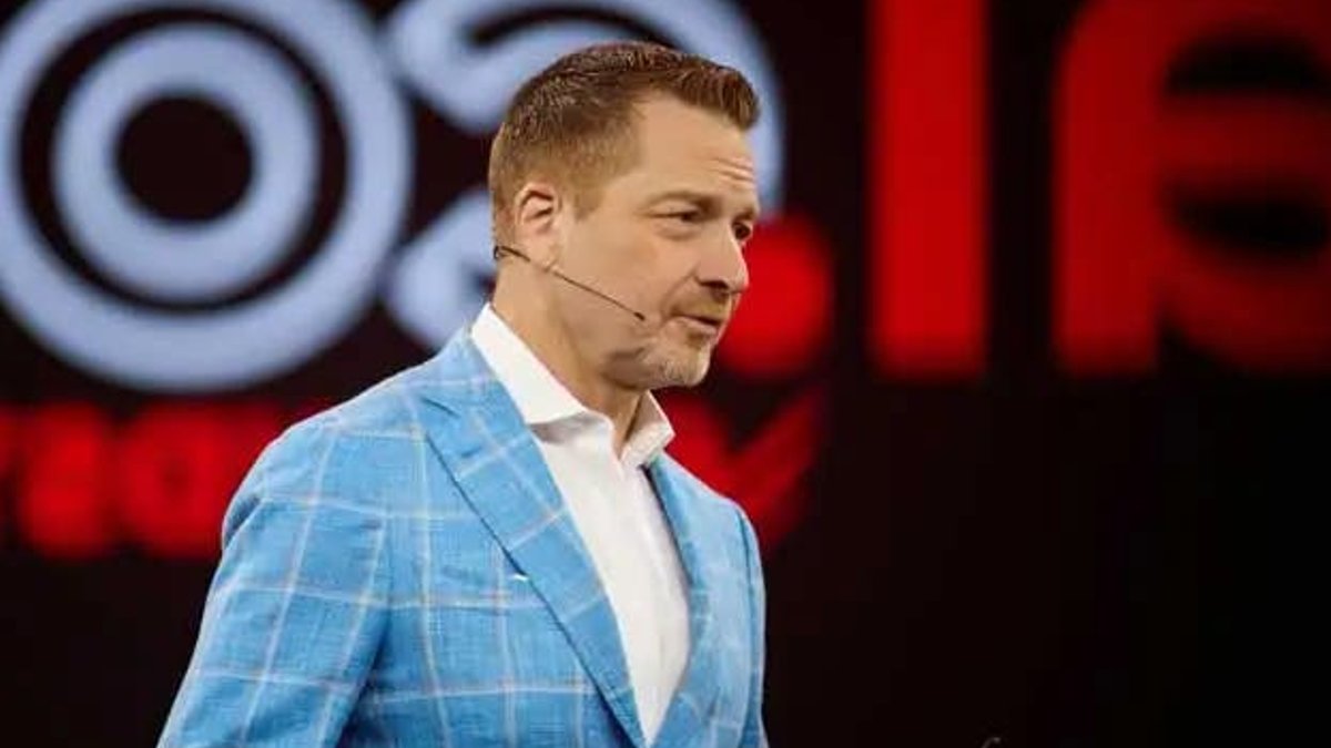 CrowdStrike Touted as AI Era Cybersecurity Backbone CrowdStrike Touted as AI Era Cybersecurity Backbone - ai cybersecurity