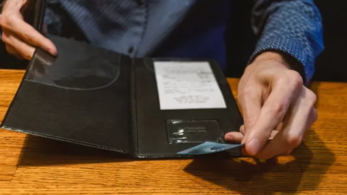 Gen Z Drives Surge in Restaurant Visits - gen z dining