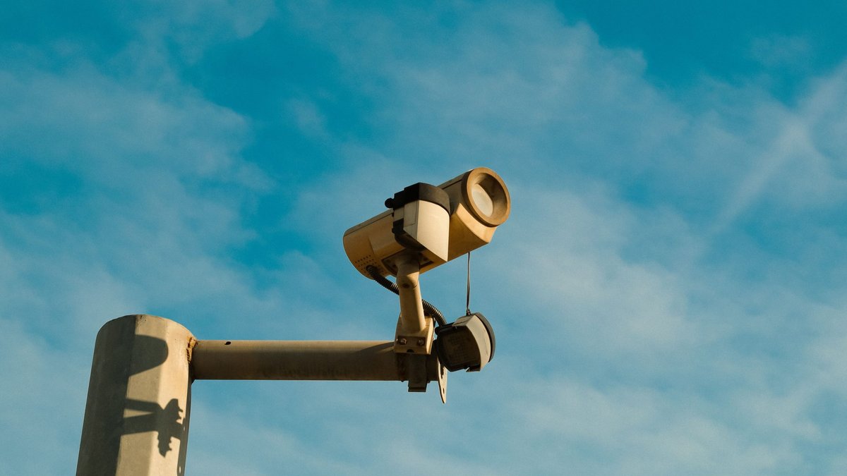 Business Cloud Security Rethinks Agentless vs Runtime Business Cloud Security Rethinks Agentless vs Runtime - cloud security