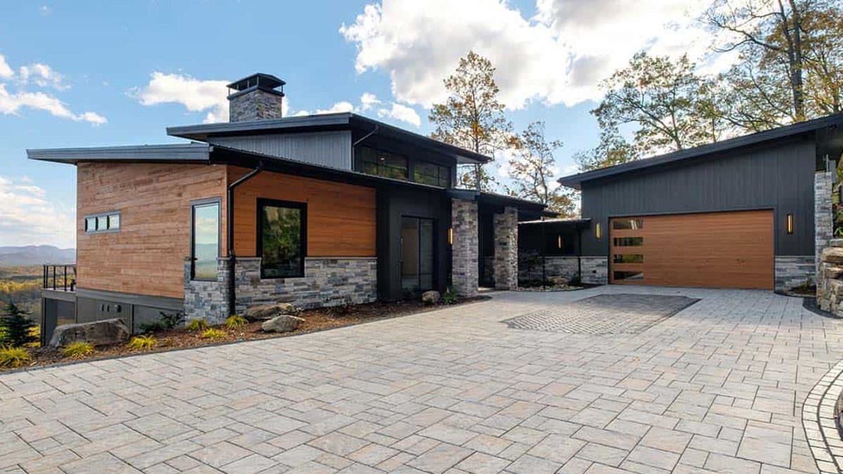 Modern Home Perches Peacefully in North Carolina Mountains - modern mountain home