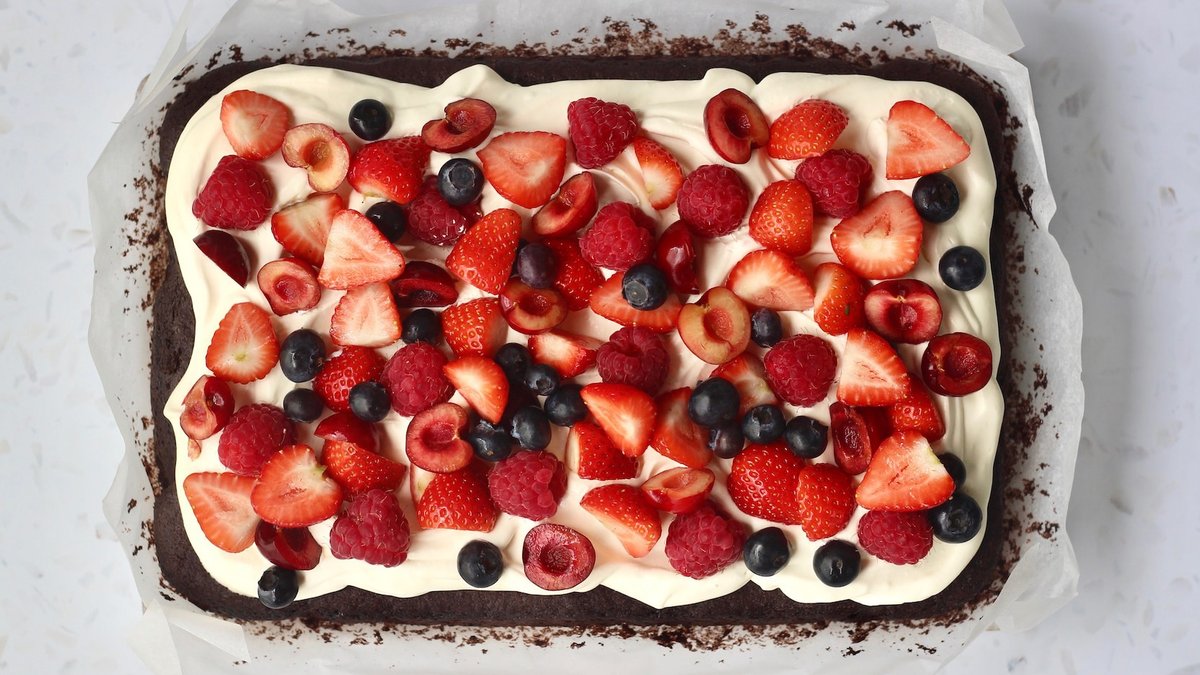 Berry Chocolate Traybake Highlights Late‑Season Fruit - berry chocolate traybake