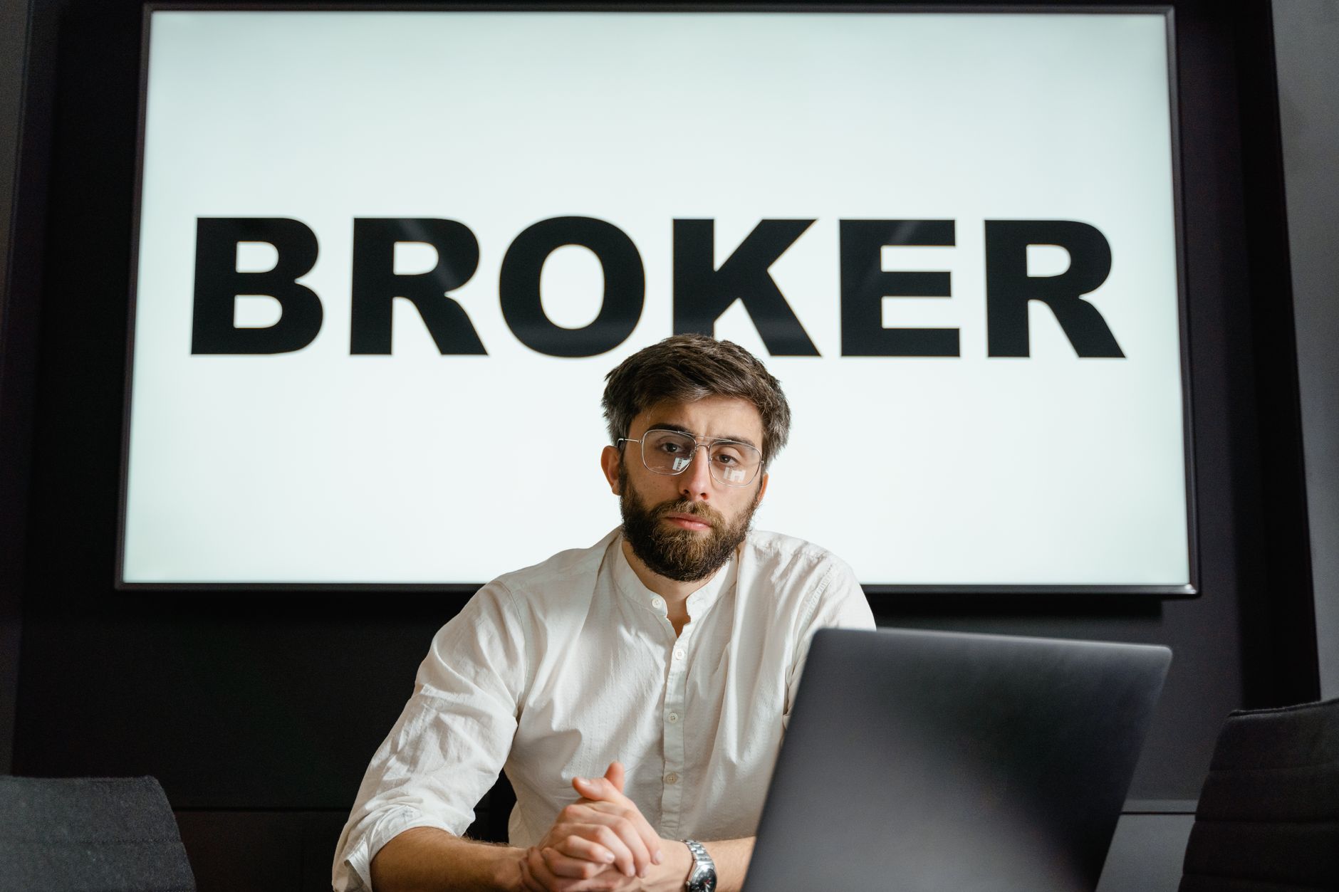 Brokers dominate AI talks in Barcelona