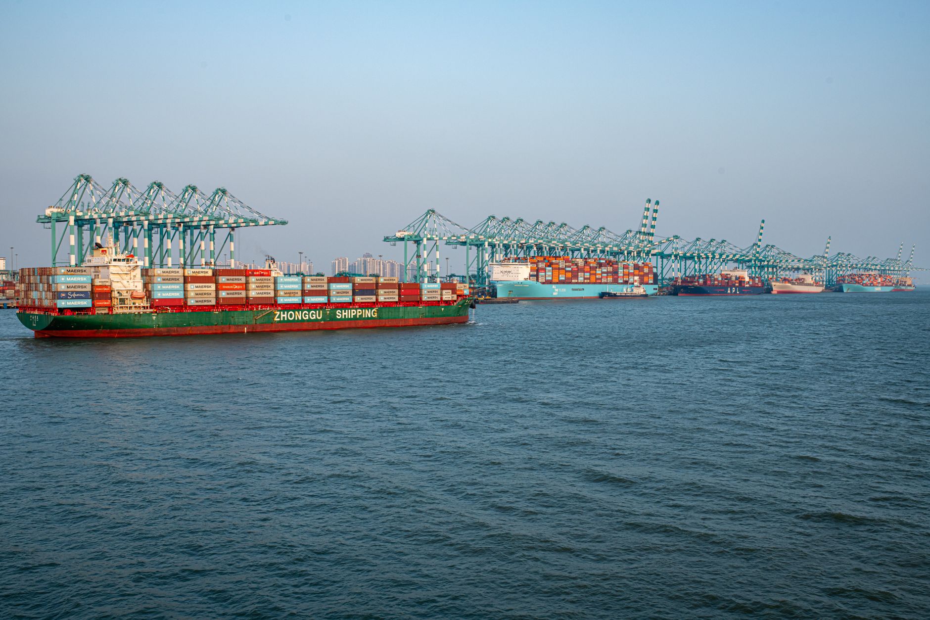 China Exports Surge on AI Demand, SK Hynix Expands