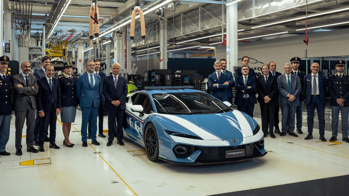 Italian police receive new Lamborghini Temerario - lamborghini temerario
