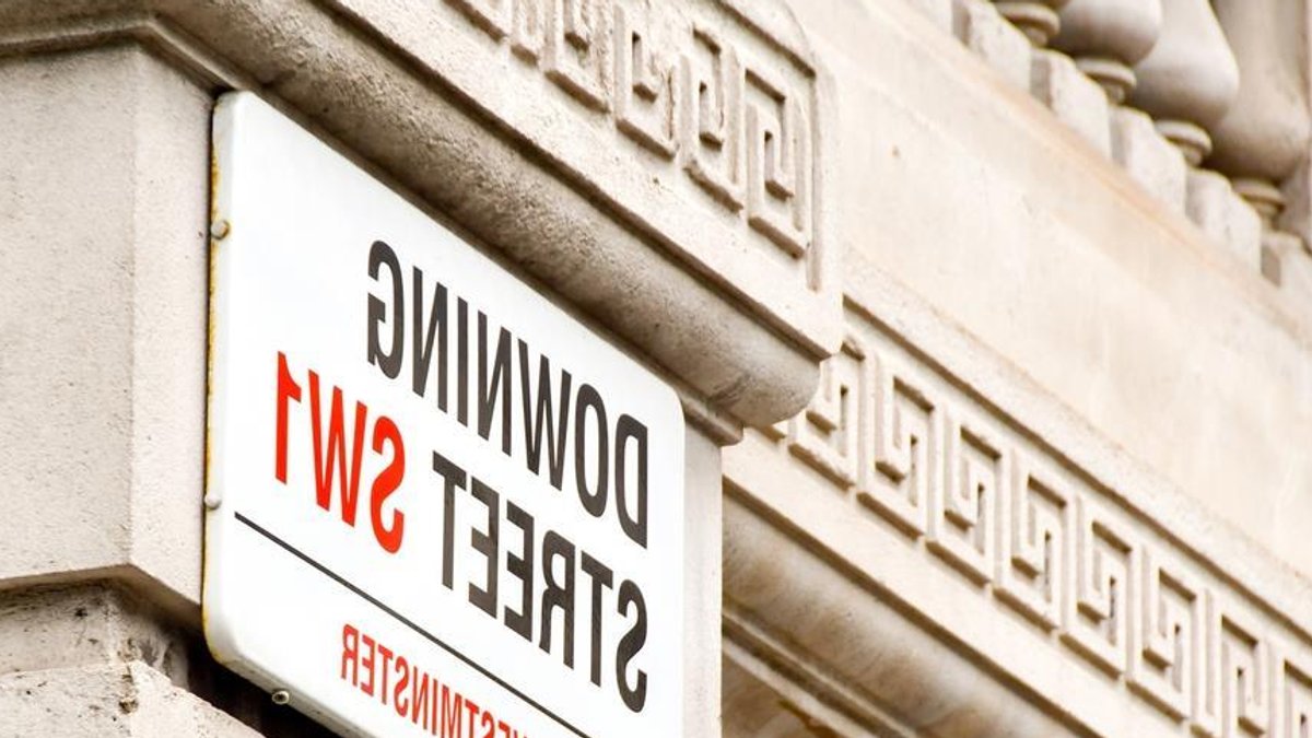 Unions demand Civil Service pension contract return to government control Unions demand Civil Service pension contract return to government control - civil service pension control