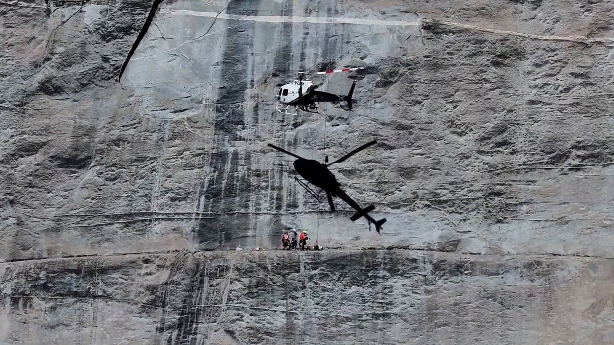 Climber rescued after 200-foot fall on California cliff Climber rescued after 200-foot fall on California cliff - climber rescue