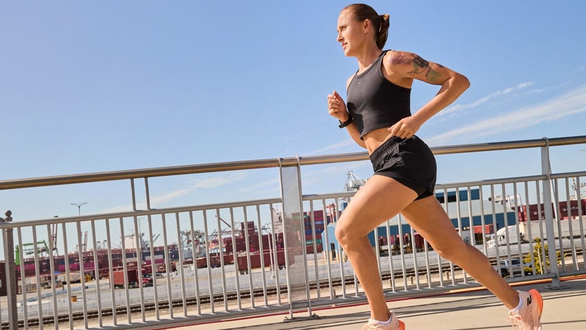 Shelby Houlihan Signs First Professional Contract Shelby Houlihan Signs First Professional Contract - shelby houlihan