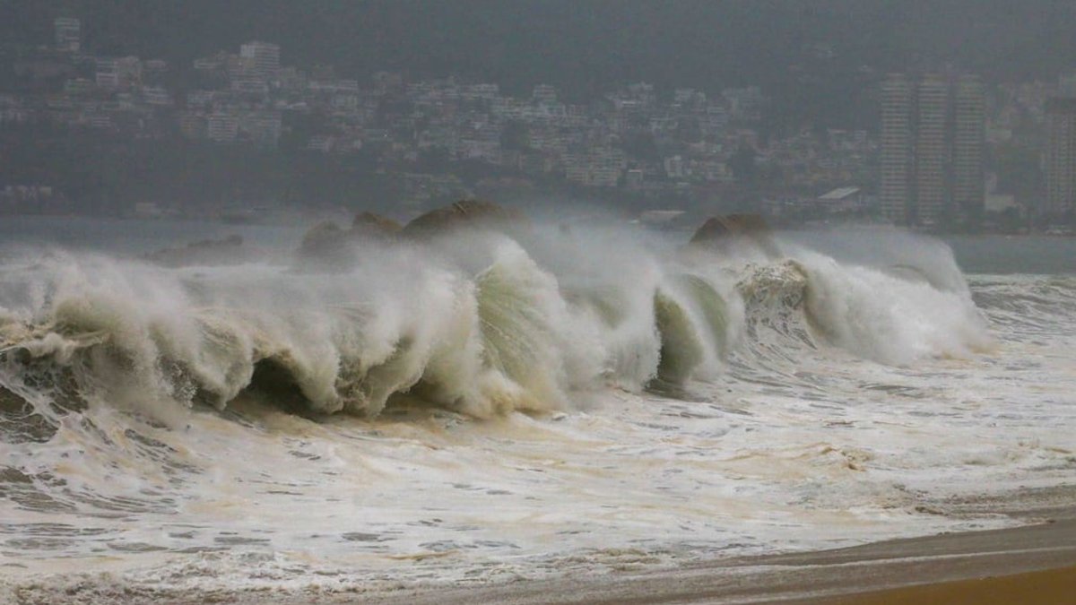 Hurricane Polo Intensifies to Category 4 Hurricane Polo Intensifies to Category 4 - hurricane polo category 4
