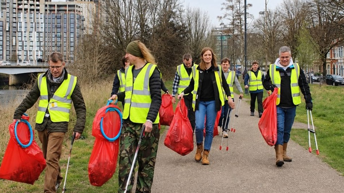 Cardiff launches autumn clean-up drive to tackle litter Cardiff launches autumn clean-up drive to tackle litter - cardiff litter cleanup