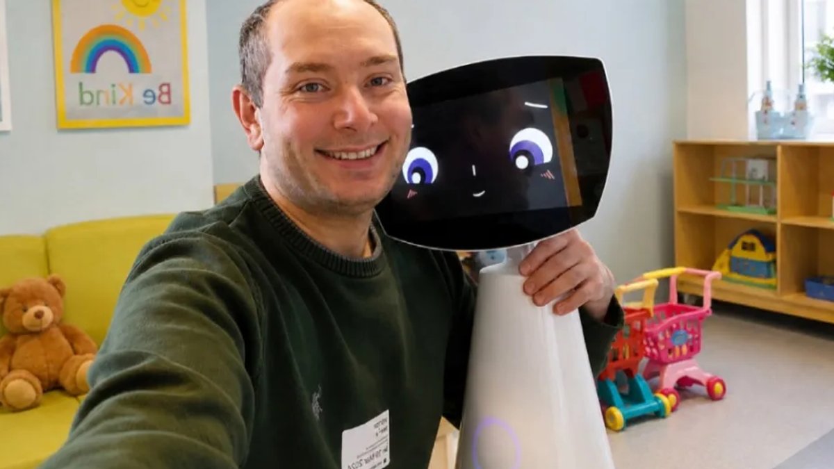 Davit Martirosyan of Expper Technologies with Robin the Robot, on physical AI.