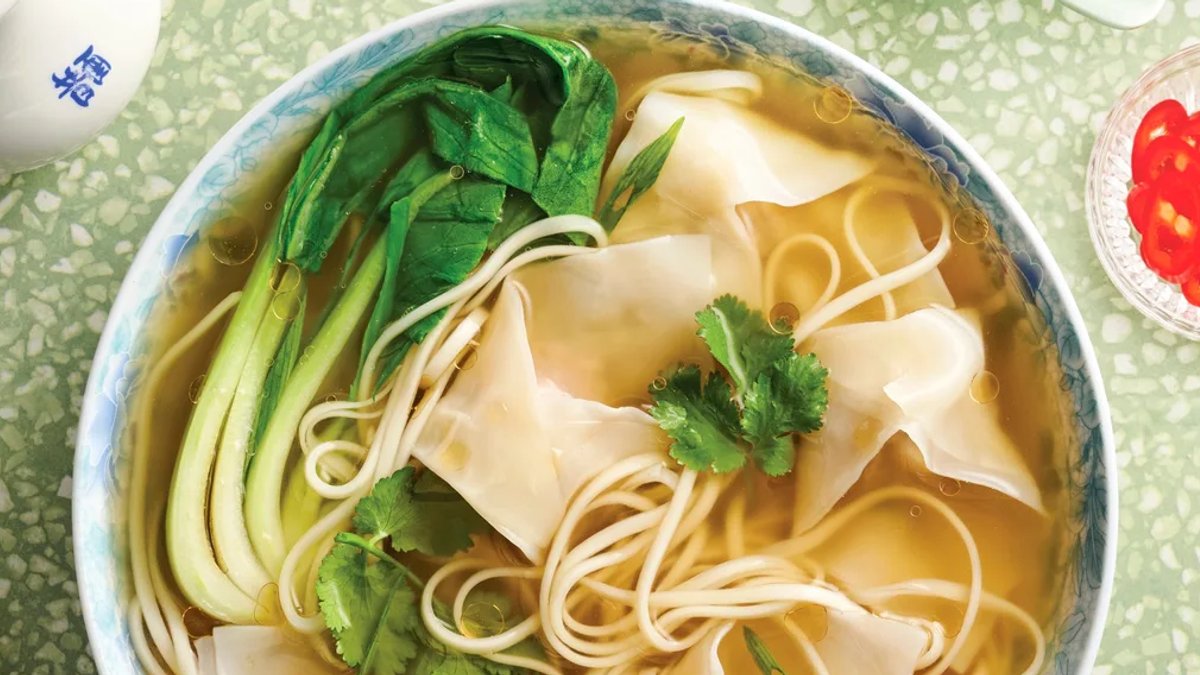 Homemade wonton noodle soup wins with bold flavors - homemade wonton noodle soup