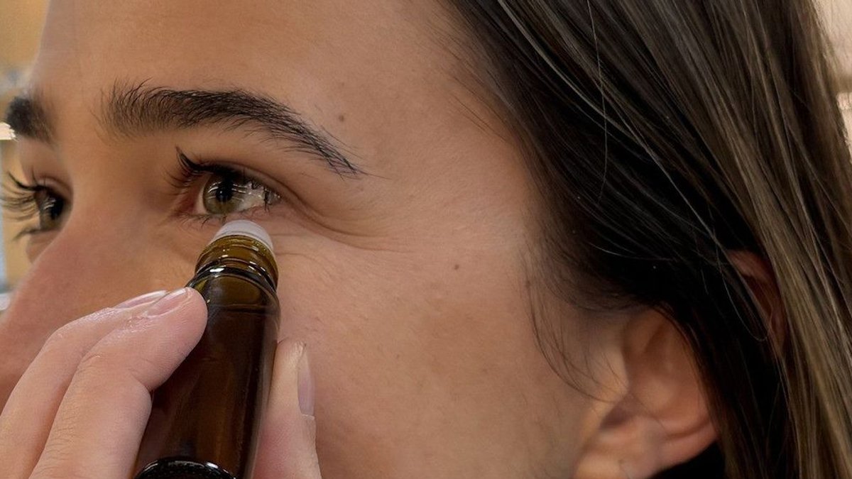 Castor oil shows modest benefits in blepharitis trial - castor oil blepharitis