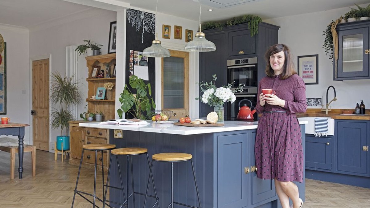 Couple turns side extension into budget-friendly home upgrade Couple turns side extension into budget-friendly home upgrade - budget-friendly home extension