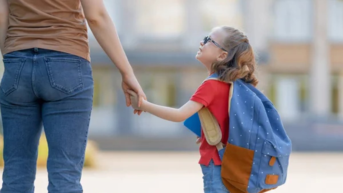 Parents can help kids manage back to school stress Parents can help kids manage back to school stress - back to school stress
