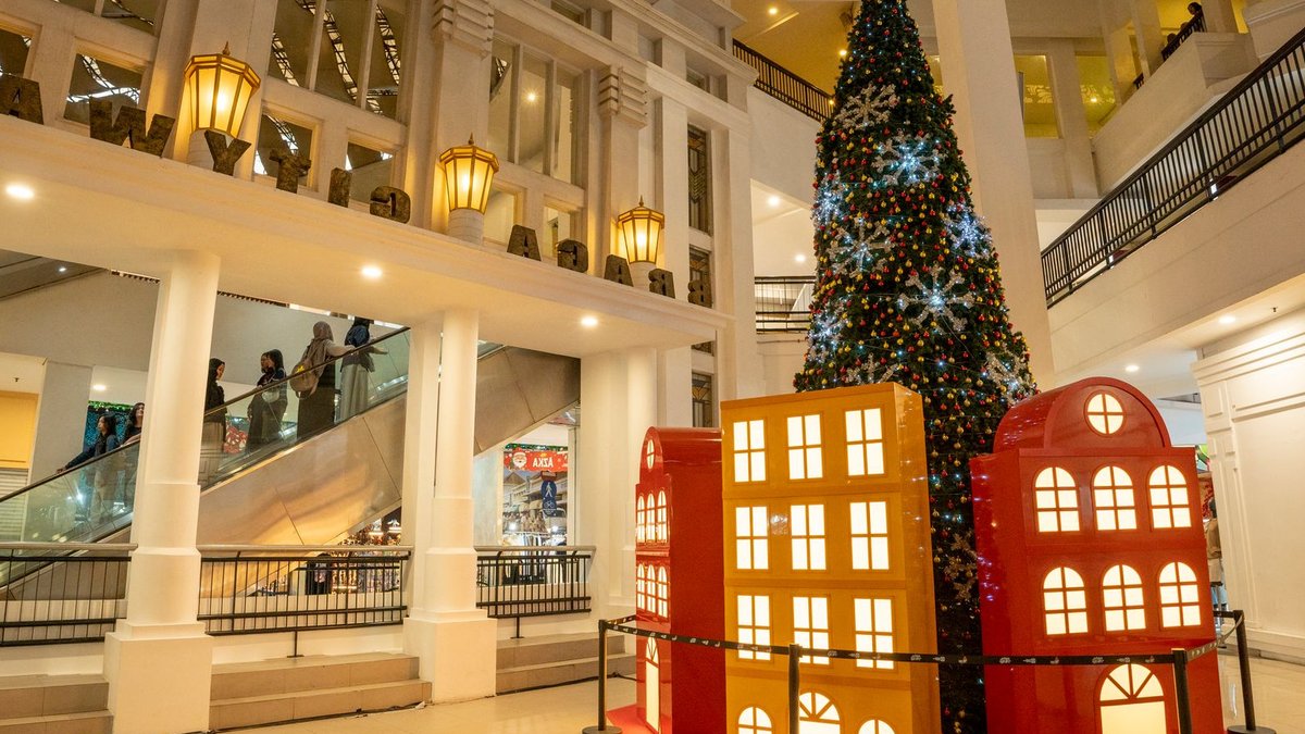 False gunfire alarm sparks mall lockdown after jewelry theft - jewelry theft