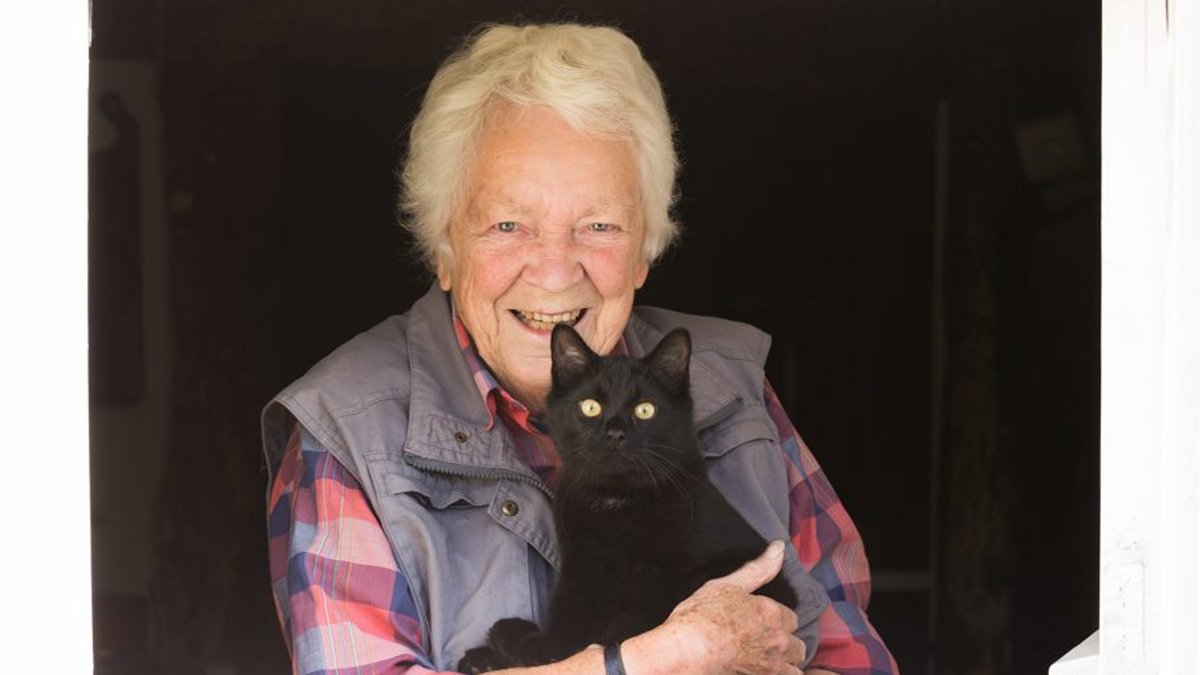 Pioneering plantswoman Elizabeth Strangman dies at Washfield Nursery Pioneering plantswoman Elizabeth Strangman dies at Washfield Nursery - hellebore breeding