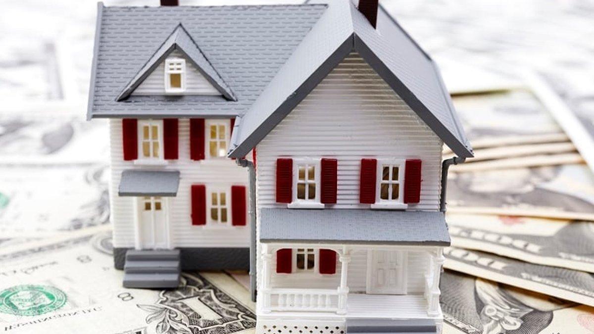 U.S. home prices slow while flipping profits shrink further - home prices slow