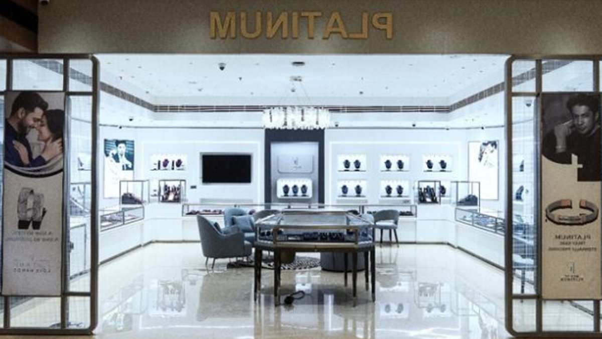 Kalamandir opens India’s largest platinum showroom in Vadodara - platinum showroom