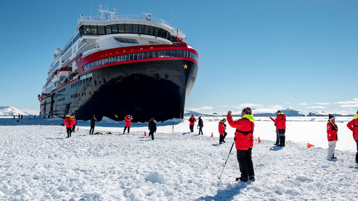 Heatwave Forces Travel Industry to Adapt Amid Climate Crisis Heatwave Forces Travel Industry to Adapt Amid Climate Crisis - travel industry