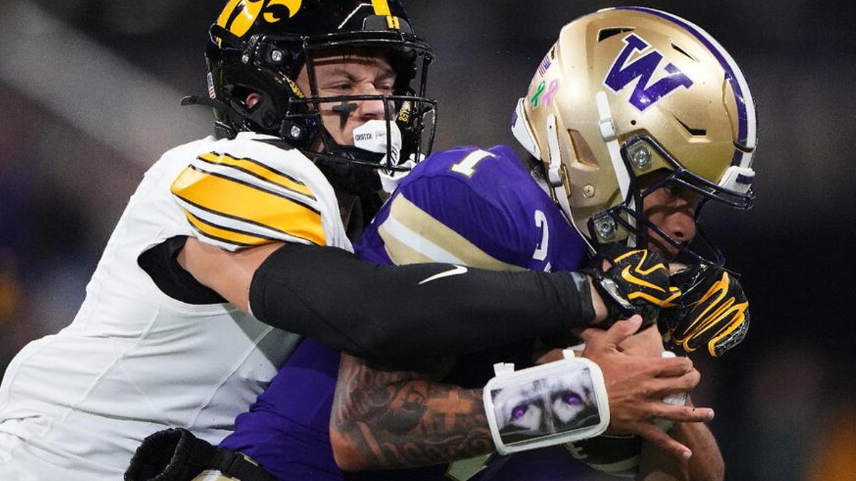 Moulton's 208 Yards Propel No. 20 Iowa Past Washington - moulton 208 yards