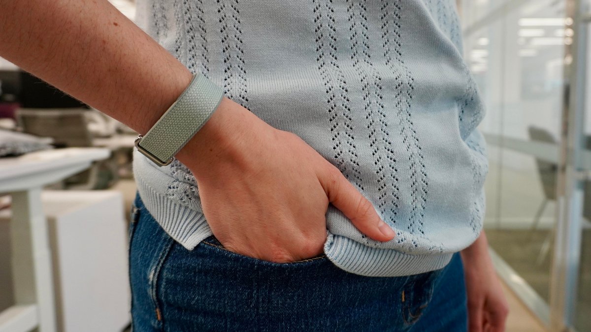 Google Fitbit Edge offers slimmer design and sleep upgrades Google Fitbit Edge offers slimmer design and sleep upgrades - fitbit edge design