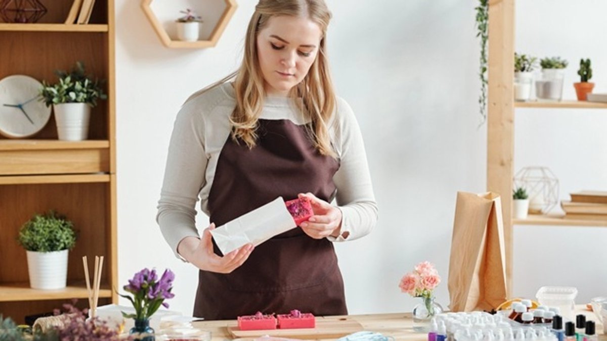Small Business Owners Work More, Pay Doesn't Rise - small business pay