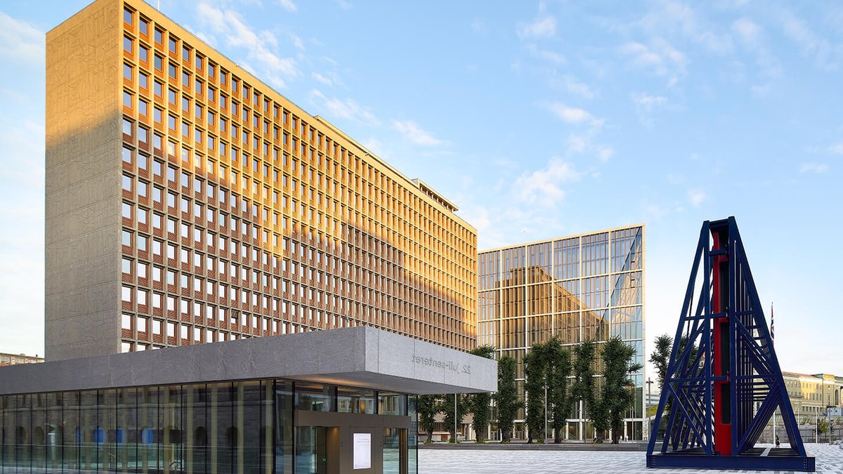 Oslo rebuilds government site with design honoring terror’s legacy The 22. juli-senteret building in the new government quarter of Oslo, featuring a modern facade and a blue geometric sculptur