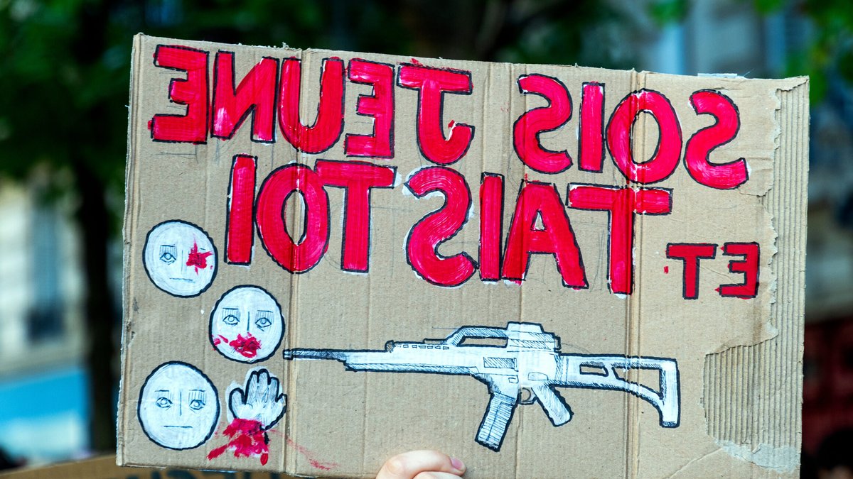 France’s top court upholds protest safety gear ban with key Manifestation de lycéens dans les rues de Paris.