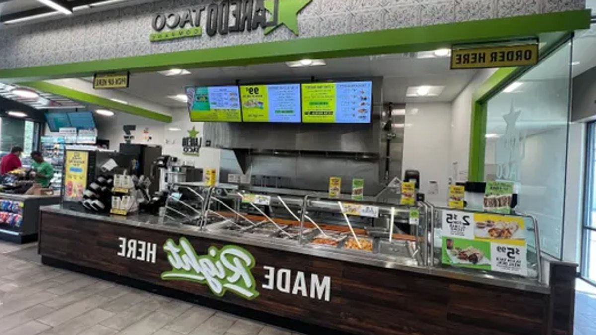 U.S. convenience giants lag in lunchtime sales despite food upgrades - convenience stores lag