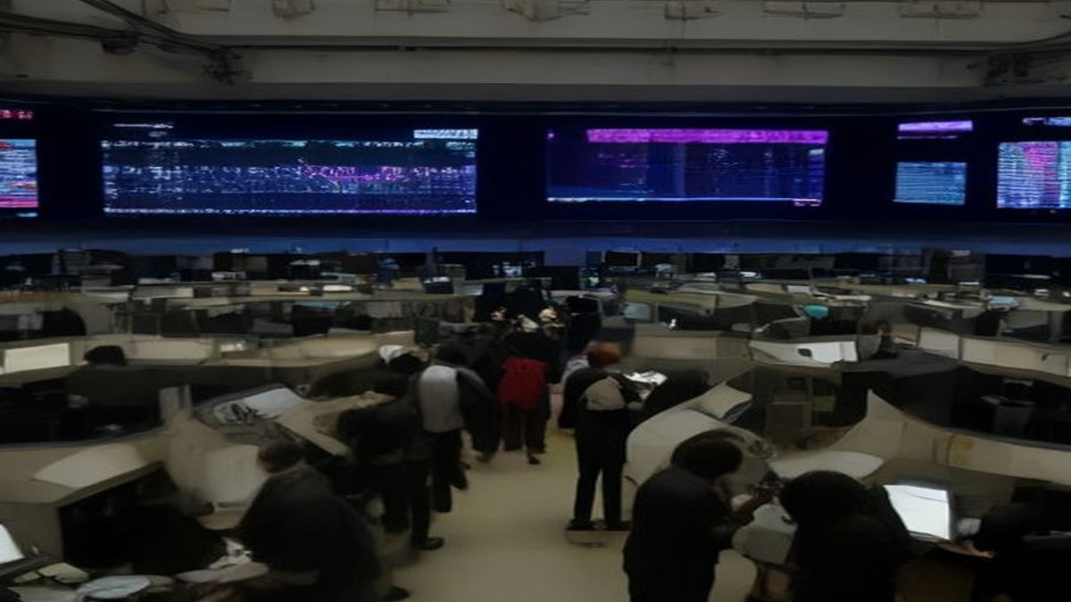 Nasdaq has worst week since June Stock exchange trading floor.