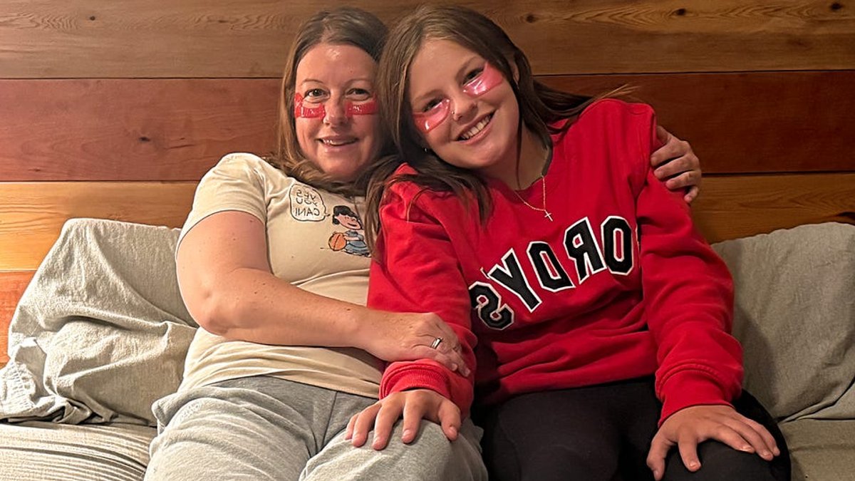 Mother bonds with daughter over skincare routine - skincare routine