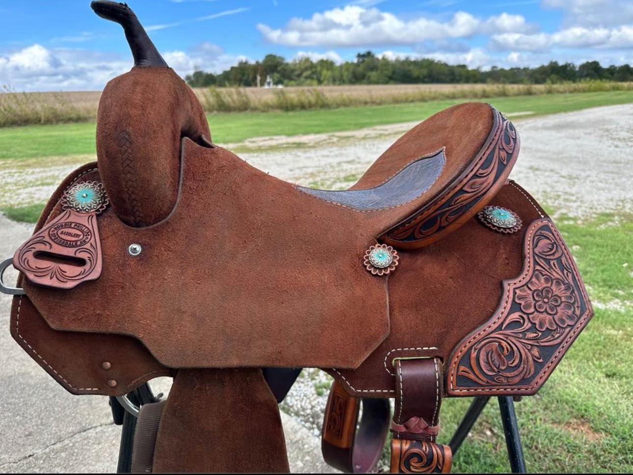 https://res.cloudinary.com/it-s-tech/image/upload/v1730030603/horse-saddles/463988940_511029245145068_1804832544002803947_n_yplk3h.jpg