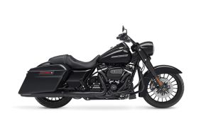 Rent Harley Davidson Road King in Italy